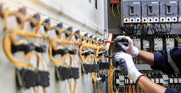 Professional Electrician technician working in Yakima, WA